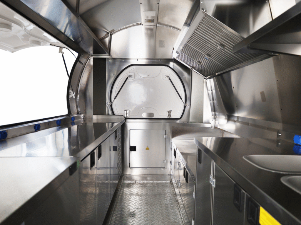 Alternative view of Ρυμουλκούμενη Καντίνα L320