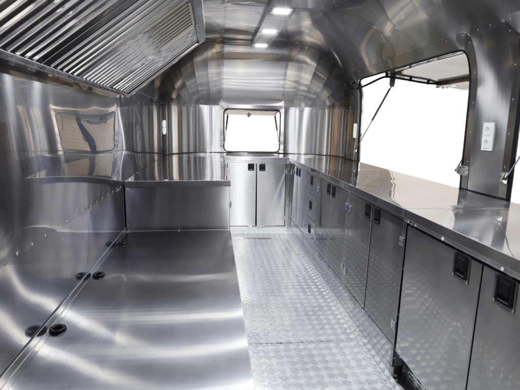 Alternative view of Ρυμουλκούμενη Καντίνα Streamline 610